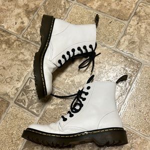 Dr. Martens Luana boots